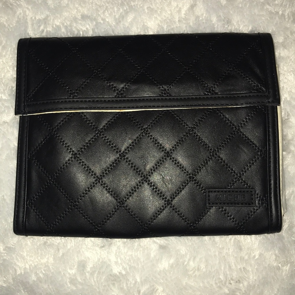 MICHE Jewelry Roll (black quilt) (SM)